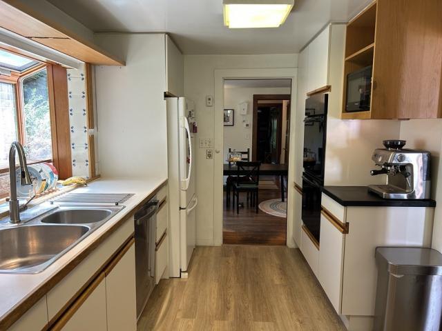 Building Photo - 3 bedroom in Wellesley MA 02482