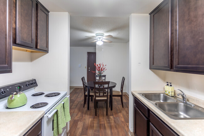 1HAB, 1BA, Modelo - 595SF - Hampden Square Apts and Townhomes