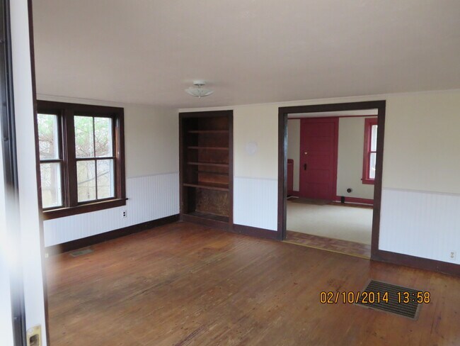 Building Photo - 825 Reservoir Rd