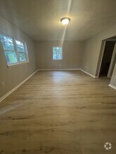 Building Photo - 2020 Somerset Dr