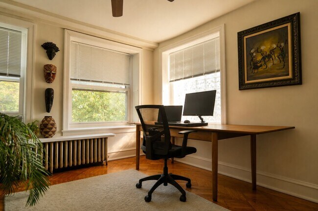 Foto del edificio - 533 Glen Echo Rd