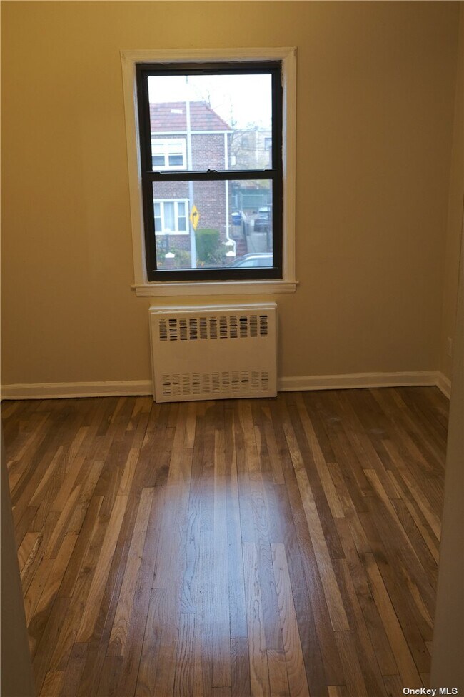 Foto del edificio - 102-30 183rd Pl