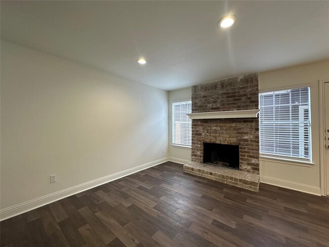 Building Photo - 8003 Woodway Dr