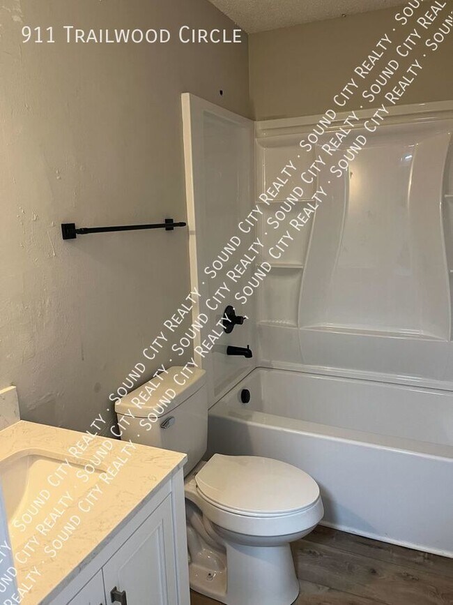 Foto del edificio - RENOVATED 2 bed/1 bath Duplex!! Available ...