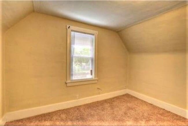 Building Photo - 1011 W Tremont St