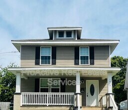 Building Photo - 1818 Canton Ave