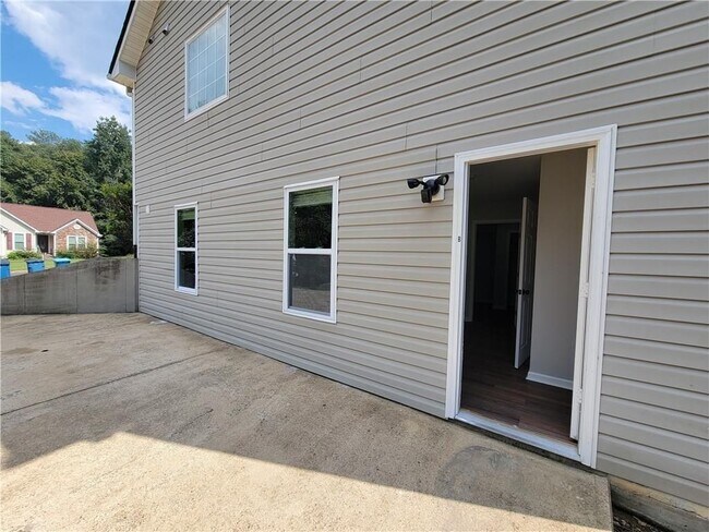 Building Photo - 655 Alcovy Woods Dr