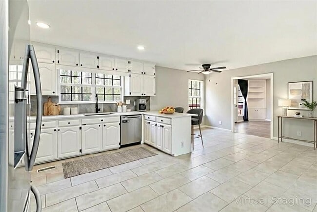 Building Photo - 2119 Tudor Castle Way