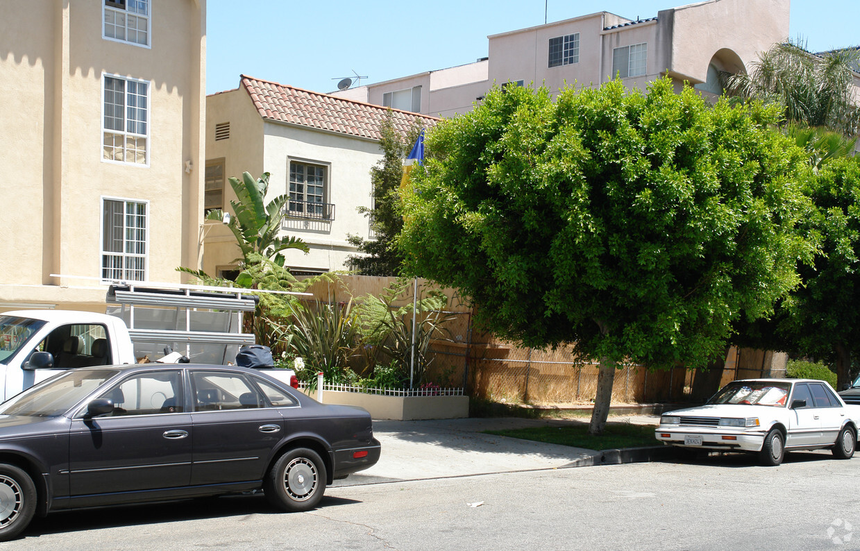 Foto del edificio - 826 S Berendo St