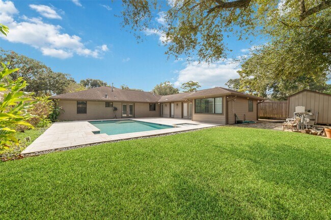 Foto del edificio - 5438 Briarbend Dr