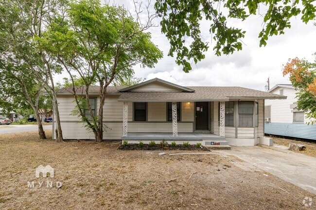 Building Photo - 2149 Karen Dr