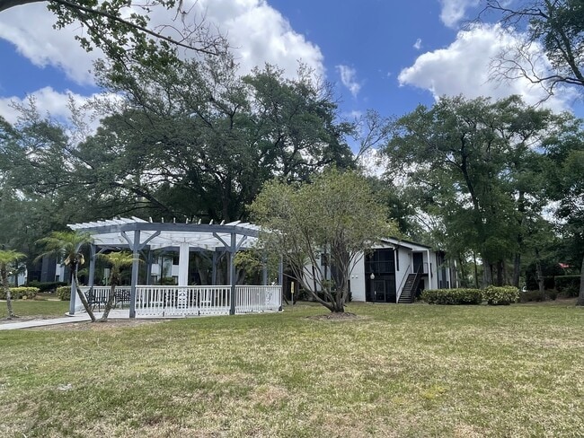 Building Photo - 226 Riverbend Dr