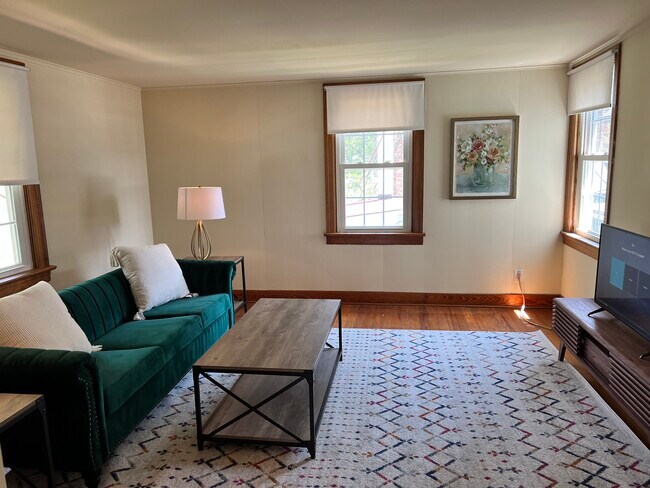 Spacious and bright living room with hardwood floors - 2751 Horseshoe Pike