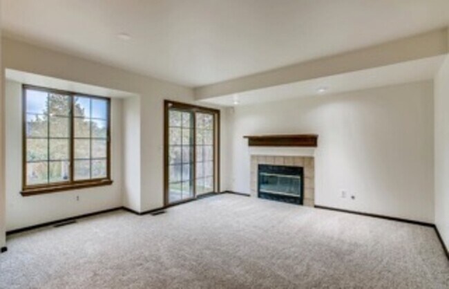 Building Photo - 1205 S Dahlia St