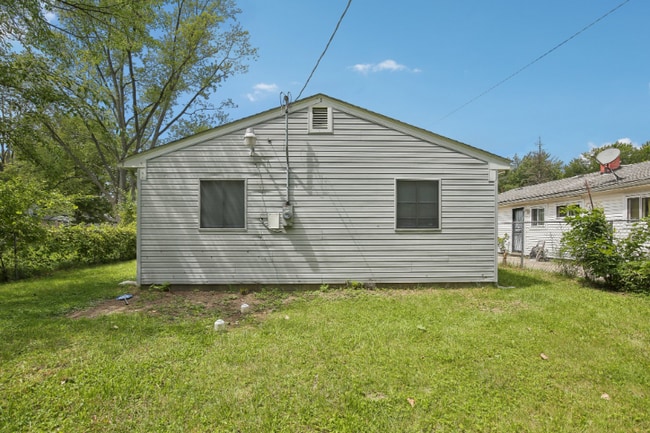 Building Photo - 10000 Stahelin Ave