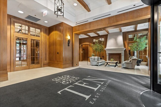 Foto del edificio - 10 E Delaware Pl