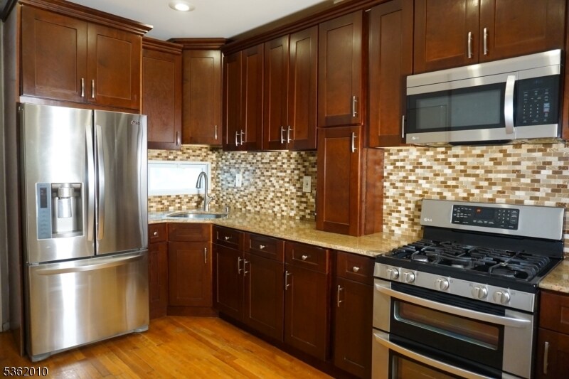 Foto principal - 247 Mt Prospect Ave
