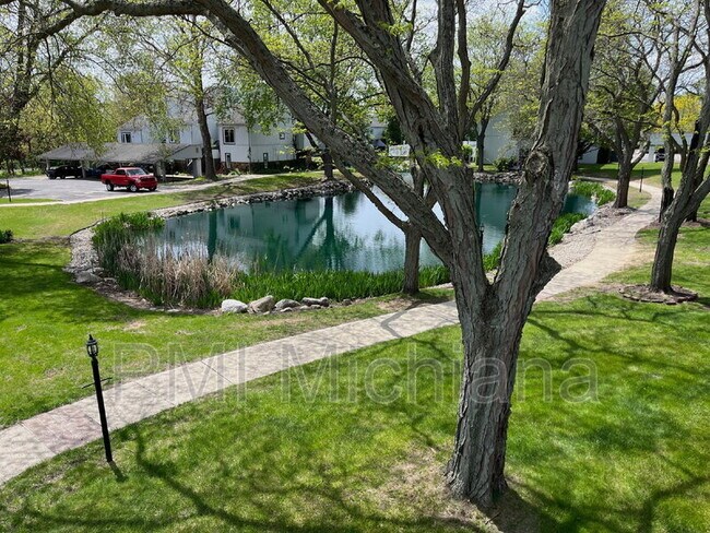 Foto del edificio - 18120 N Stoneridge Dr