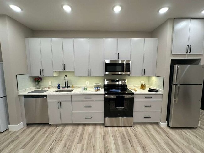 Building Photo - 90 Swan