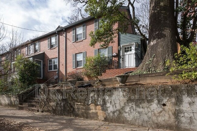 Foto del edificio - 876 Argonne Ave NE