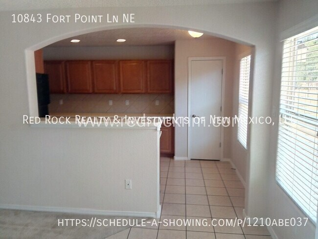 Foto del edificio - 10843 Fort Point Ln NE