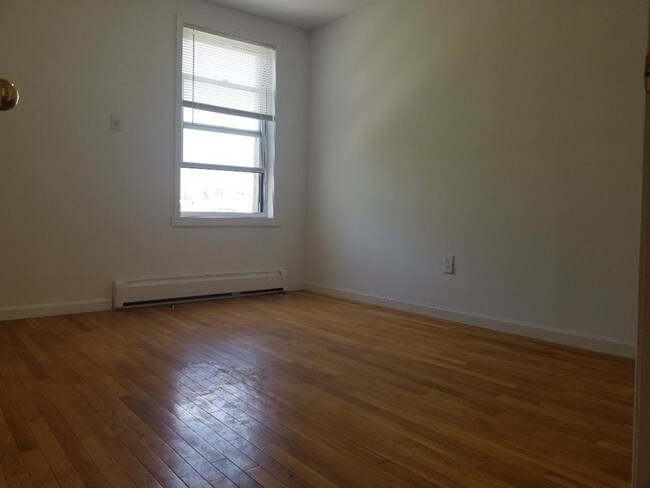Building Photo - 5-39 51st Avenue