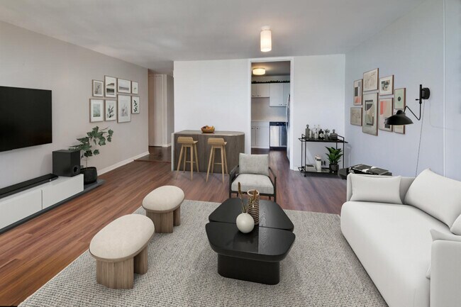 Building Photo - 2626 N Lakeview Ave