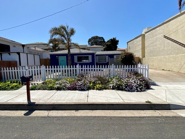 Building Photo - 270 Marina St