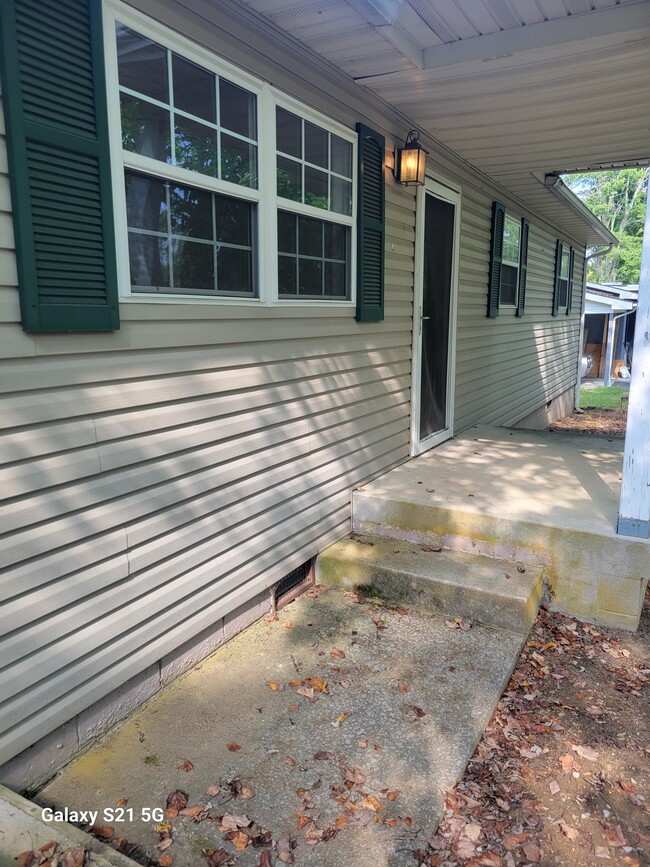 Building Photo - 253 Ivanhoe Ln