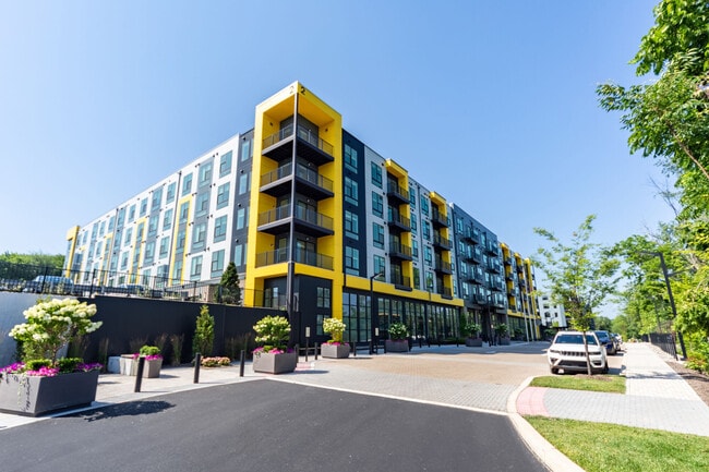 Building Photo - J Veridian At Upper Dublin