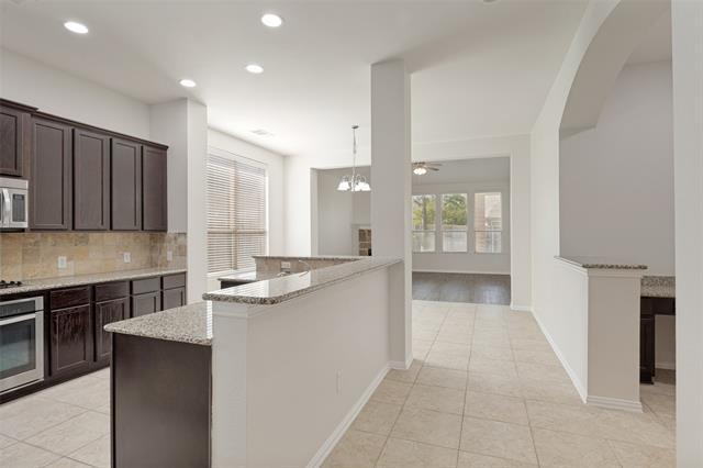 Foto del edificio - 5112 Datewood Ln