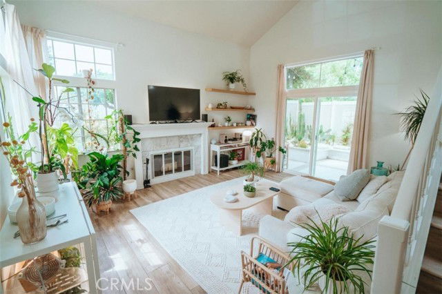 Foto del edificio - 2063 Tustin Ave