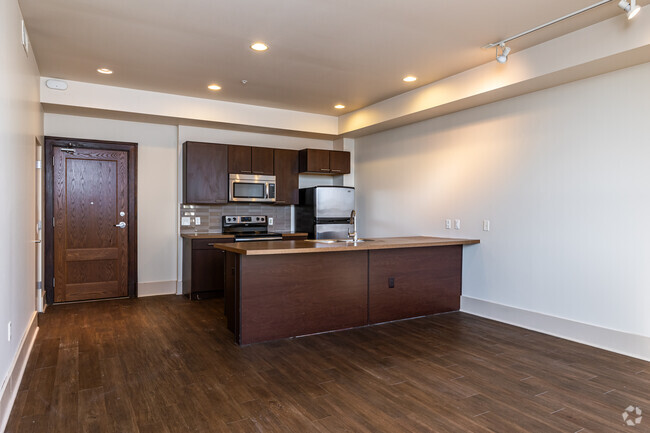 2BR, 1BA - 975 SF - Courthouse Lofts