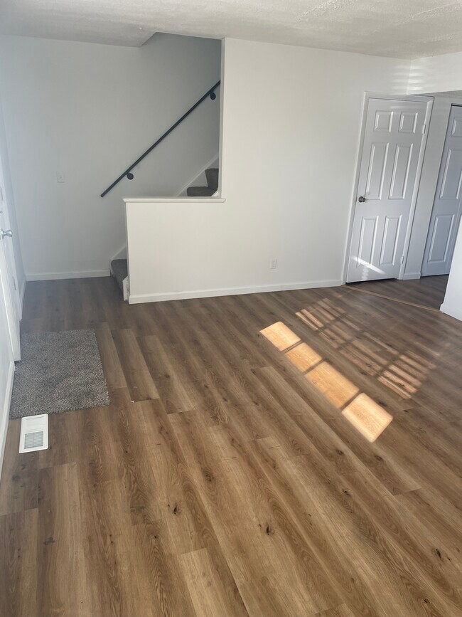 1556 Meredith Dr, Cincinnati, OH 45231 Townhome Rentals in Cincinnati