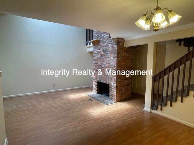 Building Photo - 2 Bed/2.5 Bath, 1,317 Sqft - 14002 E Quinn...