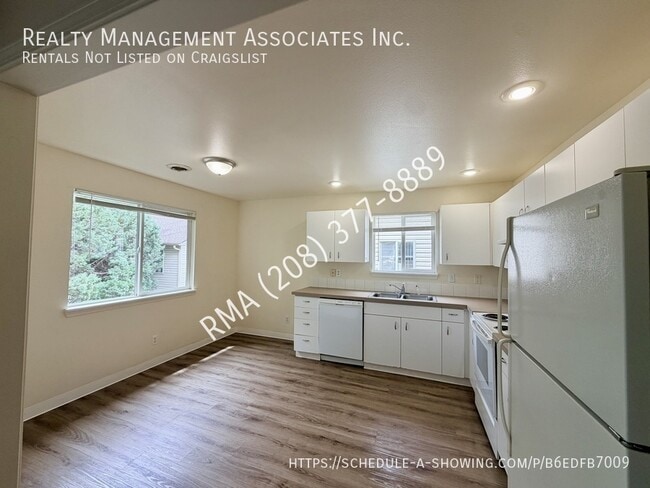 Building Photo - 825 N White Barn Rd