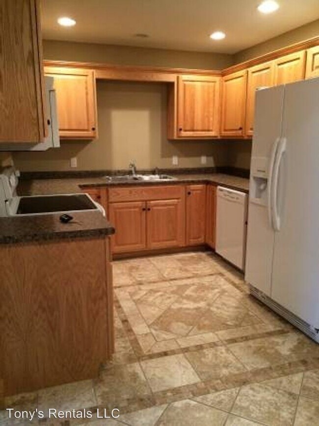 Building Photo - 3401-3501 Cobblestone Cir