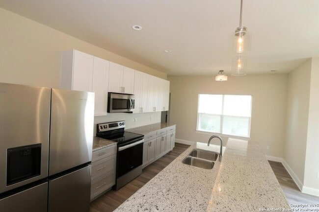 Building Photo - 2503 Golf Dr