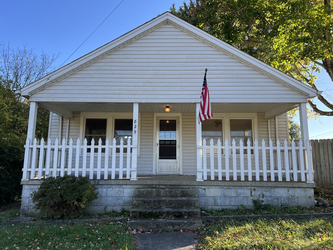 Frente de la casa - 829 W Mountcastle St