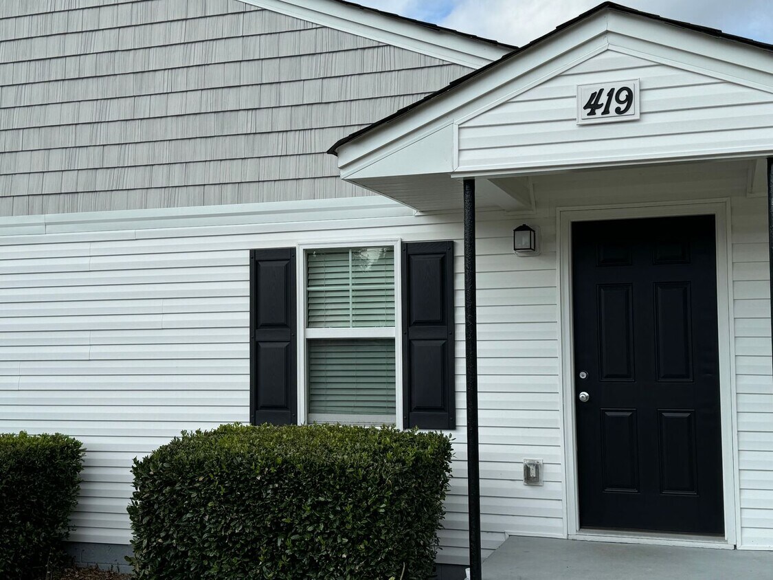 Primary Photo - 417-419 Lake Ave.