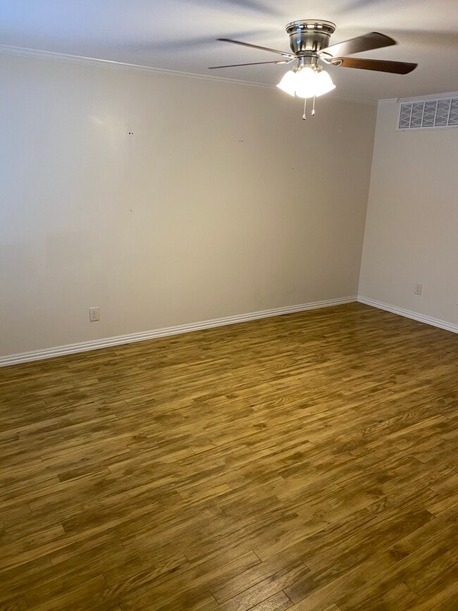 Building Photo - 3216 Crosscreek Dr