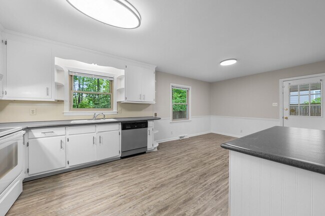 Foto del edificio - 3 Bedroom 1.5 Bath Home in South Durham