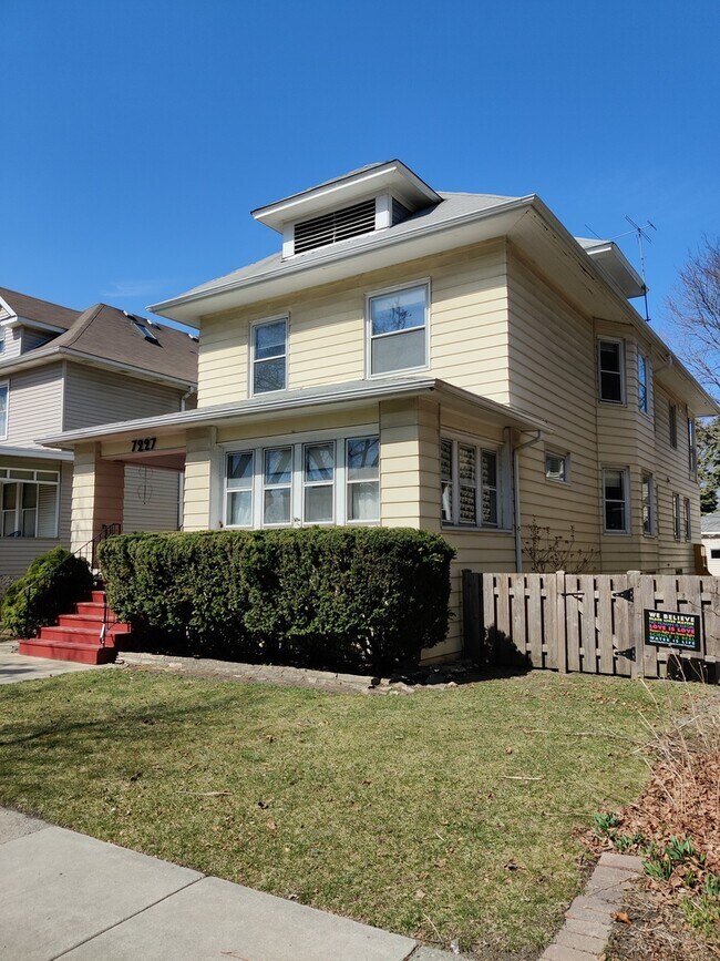 Foto del edificio - 7227 Jackson Blvd