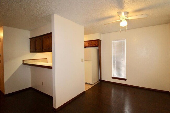 Foto del edificio - 902 Acacia Cir