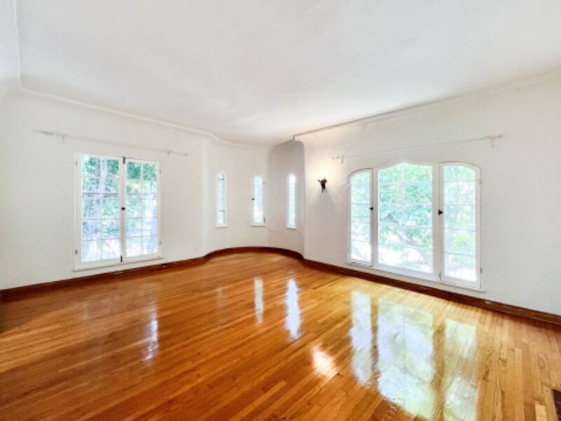 Foto principal - 366 N Sierra Bonita Ave