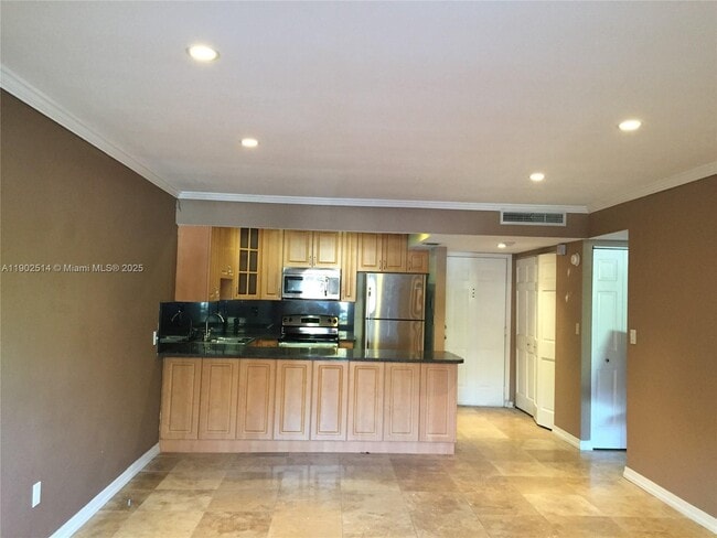 Building Photo - 9301 SW 92nd Ave