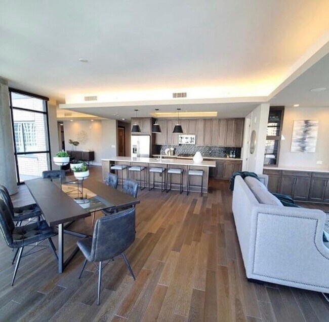 Foto del edificio - 2325 N Akard St