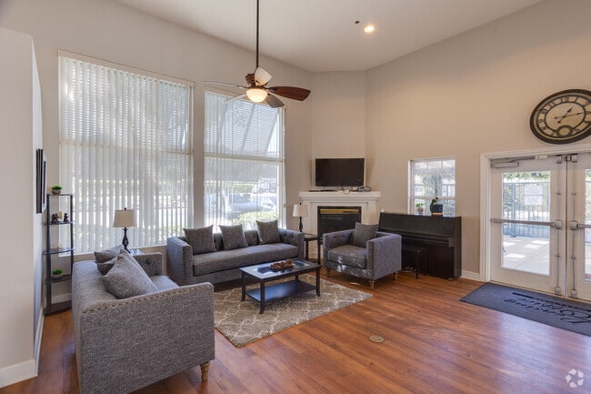 Casa club con cocina - Castaic Lake Senior Apartments