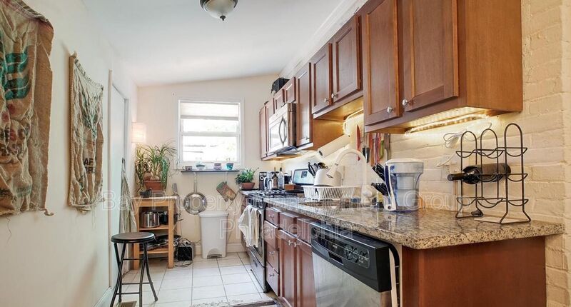 Foto principal - 5040 Florence Ave