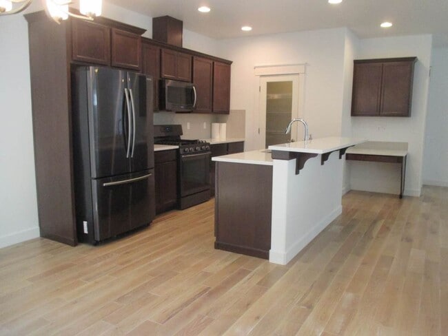 Building Photo - 3854 Portside Dr